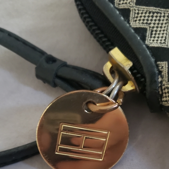 Tommy Hilfiger phone Small Pouch wristlet Classic Black Gray - Picture 4 of 4